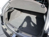 幅広い荷物も積むことができる広々としたトランクになっております。
