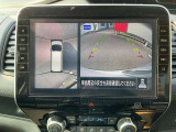 上から丸見えアラウンドビュー!車を真上から見下ろした様な映像を映し出すアラウンドビューモニター。これで車庫入れもラクラク。