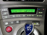 季節を問わずに快適に過ごせるオートエアコンが装備されています。自動で風量を調整してくれ車内を快適に保ってくれます。