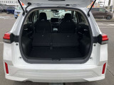 シートをすべて倒すとこんなに広々。たくさん荷物を積めます。これだけのスペースであればかなりの荷物が載せられます☆