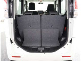 リヤシートのシートバックを倒せば、更に積載容量が広くなり、よりたくさんの荷物の収納長尺の荷物の収納が可能になります♪