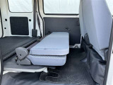 2列目シートを倒すことによってラゲージスペースが広がり、長い荷物も積みこむことができます!