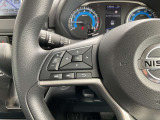 ステアリングには、走行中でもオーディオ操作ができるステアリングスイッチ付き。