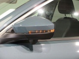 サイドミラーにもウィンカーが点灯します。