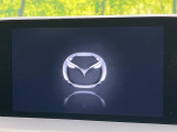 【マツダコネクトナビ】車内の雰囲気にマッチした一体型タイプのナビ。各種車輌設定やBluetooth再生等、様々な機能が楽しめます。直感的なダイヤル操作が可能で、使い勝手も良好です。