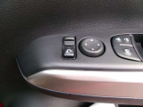 ドアミラーの鏡面の調節、格納は運転席からすべて操作できます!