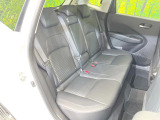 後部座席も気になるようなキズ・汚れやへたり等、大きなダメージはなく、良好な状態です。