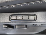 無段階調整式パワーシート 正しい乗車姿勢によって運転のしやすさと、万が一の際に乗員保護能力を最大限に高めます。