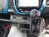 A/T車です。シートヒーターも装備されております。寒い季節など重宝する装備です。
