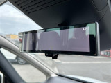【 デジタルインナーミラー 】車両後方カメラの映像をミラーに映すことが出来ます! そのため、後席に人や荷物があって後方が見えづらい場合でもしっかり視界を確保することが出来ます!//