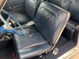 高級感を感じさせるブルーの内装です。