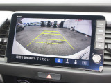 バックをするとき自動でリアの様子が映る『リアカメラ』付き! ナビ画面で確認しながらバックができますから安心ですね。でも、目視も大切ですよ!安全第一でお願いします!