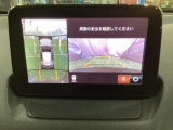 狭い場所での駐車やすれ違いなどでより的確な運転操作に役立つ360&deg;ビューモニターが装備されています。