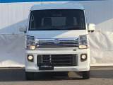 HIDヘッドライトが付いております。より遠く、より広く、より明るく、照らしてくれます。そのため、夜間の走行も運転もしやすく見やすいです。ハロゲンライトに比べ、消費電力も少なく、長寿命で効率的です。
