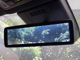 【デジタルインナーミラー】後席の大きな荷物や同乗者で後方が確認しづらい時でも安心!カメラが撮影した車両後方の映像をルームミラー内に表示。クリアな視界で状況の確認が可能です!