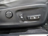 運転席はパワーシートなのでお好みのドライビングポジションに調整可能です♪