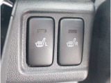 シートヒーター装備付き車!!座席に埋め込まれた電熱線によりシートを暖めることが出来る装備で、温めたられたシートは、寒い冬には最適です!!