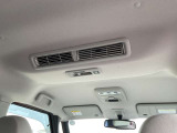 天井のファンで車内の空気を循環させて、後席に座る方も快適にしてくれます☆
