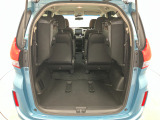簡単に収納できる後部座席!大空間が出現します!シートアレンジが多彩な点も特徴です!レジャー用品も積み込めます!
