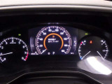 とっても見やすいメーターです。夜間時はラグジュアリーな気分にさせてくれる照明が魅力ですので、夜のドライブも楽しみになりますよ♪