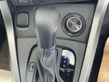 シフトレバー周辺の画像です☆