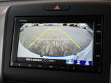 バックをするとき自動でリアの様子が映る『リアカメラ』付き!画面で確認しながらバックができますから安心ですね。でも、目視も大切ですよ!安全第一でお願いします!