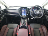 ■視界良好で運転しやすいコックピットです。シンプルで操作性の良いインパネ回りにデザインされ、SUBARUは安全性能に徹底的にまでこだわった視界設計を行っています。