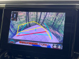 【バックカメラ】駐車時に後方がリアルタイム映像で確認できます。大型商業施設や立体駐車場での駐車時や、夜間のバック時に大活躍!運転スキルに関わらず、今や必須となった装備のひとつです!