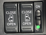 【両側パワースライドドア】スマートキーや運転席のスイッチで後席両側スライドドアの開閉が可能♪電動だから力を入れてドアを開ける必要が無く、小さなお子様でも簡単に開け閉めでき快適です♪