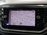 タッチスクリーンを採用。従来のナビゲーションシステムの域を超える、車両を総合的に管理するインフォテイメントシステムです。