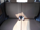 後部座席も広々です!目立った汚れや傷もなく綺麗です!納車の際にはルームクリーニングを実施しております!