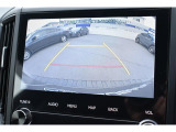 シフトレバーをリバースにすると連動してサイドカメラ映像&バックセンサーに切り替わります。