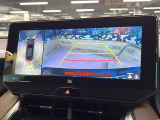 【パノラミックビューモニター】専用のカメラにより、上から見下ろしたような視点で360度クルマの周囲を確認することができます☆死角部分も確認しやすく、狭い場所での切り返しや駐車もスムーズに行えます。