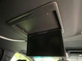 【フリップダウンモニター】大画面モニターで後席でもエンタメをお楽しみいただけます。小さなお子様にも大人気の装備です♪