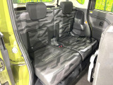 後部座席も気になるようなキズ・汚れやへたり等、大きなダメージはなく、良好な状態です。