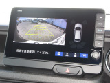 バックをするとき自動でリアの様子が映る『リアカメラ』付き! ナビ画面で確認しながらバックができますから安心ですね。でも、目視も大切ですよ!安全第一でお願いします!