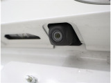 バックカメラが付いているので後方確認が非常にしやすいです。今や運転初心者も熟練者も必須装備!ついていて損はないですね♪