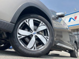 【純正18インチアルミホイール】外観にマッチした純正アルミホイールを装着しております。各種社外アルミホイールや、スタッドレスタイヤも取扱いしております。是非ご相談ください♪