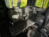 3列目シートはもちろん状態良好☆大人でもゆったりと座って頂けますので、大人数でのお出かけもラクラクです♪ご家族で、気の知れた仲間で、ドライブに行くのが楽しみですね♪