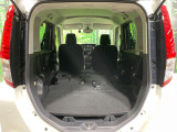 後席を格納すると、これだけの広さが!シーンに合わせたシートアレンジで、大きな荷物も積むことが出来ます♪