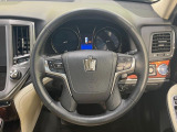 【純正革巻きステアリング】上質な革を使用することで、手にしっかり馴染みとても運転しやすいハンドルです♪