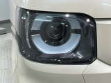 LEDヘッドライトは、点灯の瞬間から最大光量を発揮し、突然暗くなるトンネルなどでの安定感を高めます。