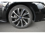 純正18インチアルミホイル/タイヤサイズは225/45R18です
