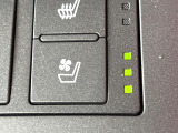 【シートベンチレーション】夏場は涼しい風でお尻や背中の熱やムレを防ぎ、冬はエアコンよりも早く温まってポカポカに!季節を問わず快適に過ごせます。