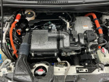 技術が詰まったエンジンルームもご覧の通りピカピカにクリーニング済みです。ハイブリッドなのでお財布にも環境にも優しいです。