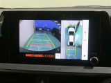 パノラミックビューモニター搭載。カメラで車両周囲の状況を映し出すため、狭い場所での駐車などに役立ちます。