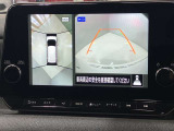 【アラウンドビューモニター】車を上から見下ろしているかのような映像で周囲の状況がひと目で確認、狭い駐車場に駐車するときも安心です♪