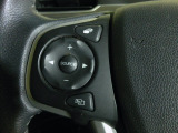 ハンドルにオーディオの操作スイッチが装備されています!視線を前方から外さずハンドルから手を離さずに操作できるのでとっても安全ですね♪