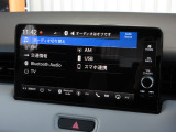 ナビゲーションはホンダコネクトディスプレイを装着しております。AM、FM、Bluetooth、フルセグTVがご使用いただけます。初めて訪れた場所でも道に迷わず安心ですね!