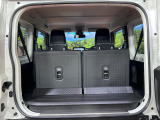 普段のお買い物や通勤、送迎等に十分な荷室スペースを確保しております。セカンドシートを倒すと、大きな荷物の積載も可能です♪